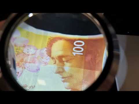 זכוכית מגדלת עם תאורה