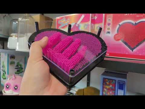 משחק סיכות תלת מימד בעיצוב לב