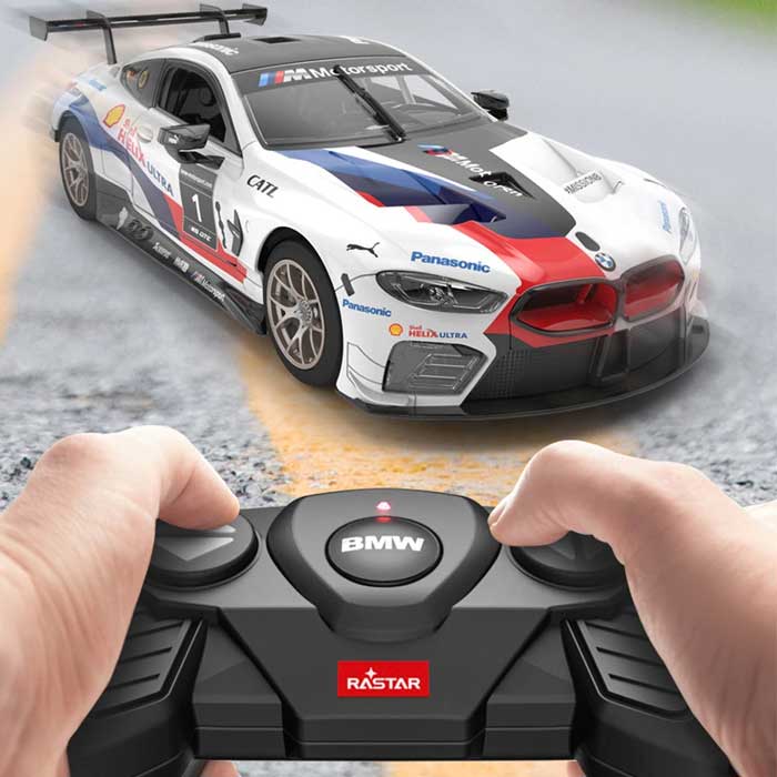 BMW M8 GTE עם שלט