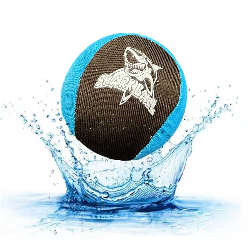 כדור קופץ במים