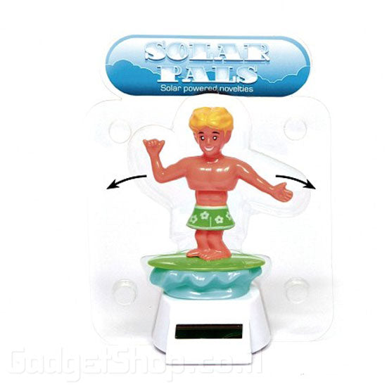 רקדן סולארי גולש על הגלים