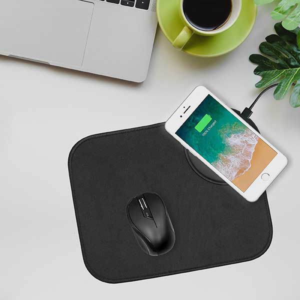 עכבר אלחוטי עם משטח טעינה אלחוטי לנייד