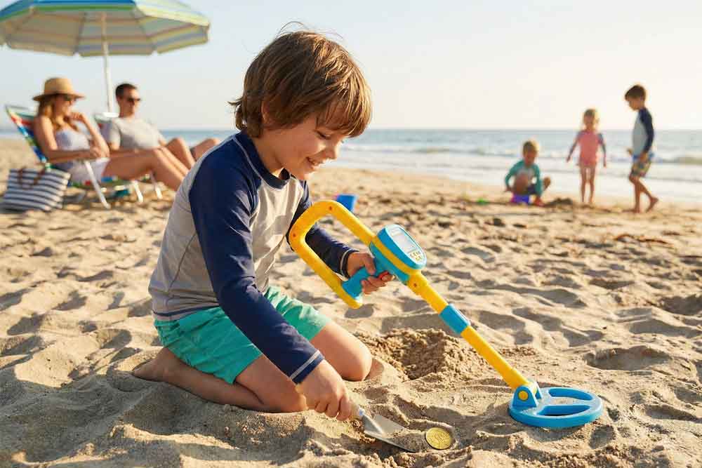 גלאי מתכות לילדים - איך בוחרים את ציד האוצרות הבא שלכם