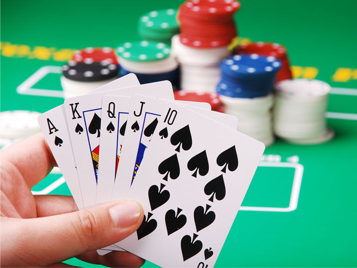 מדריך טקסס הולדם למתחילים: איך משחקים פוקר בביטחון מהיד הראשונה