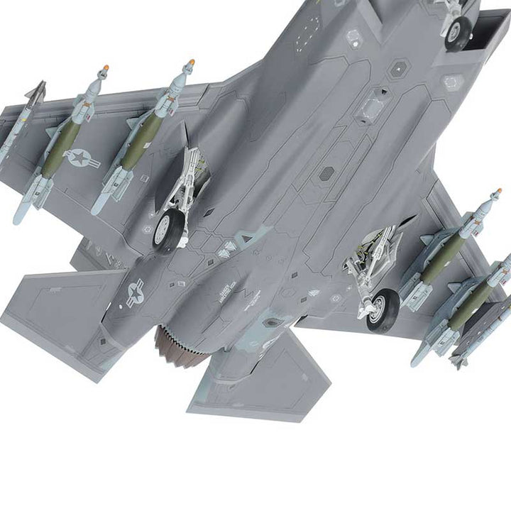טילים במטוס קרב F35A חמקן