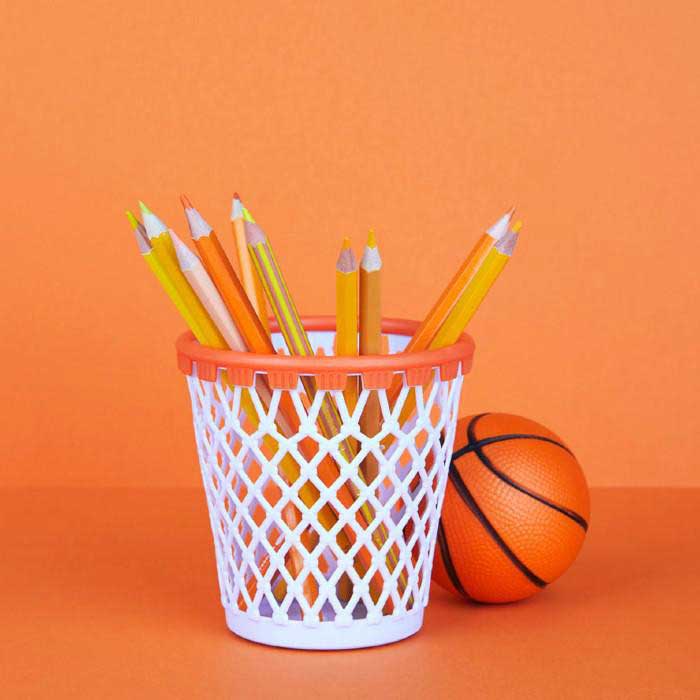 כוס לעטים בעיצוב פח כדורסל