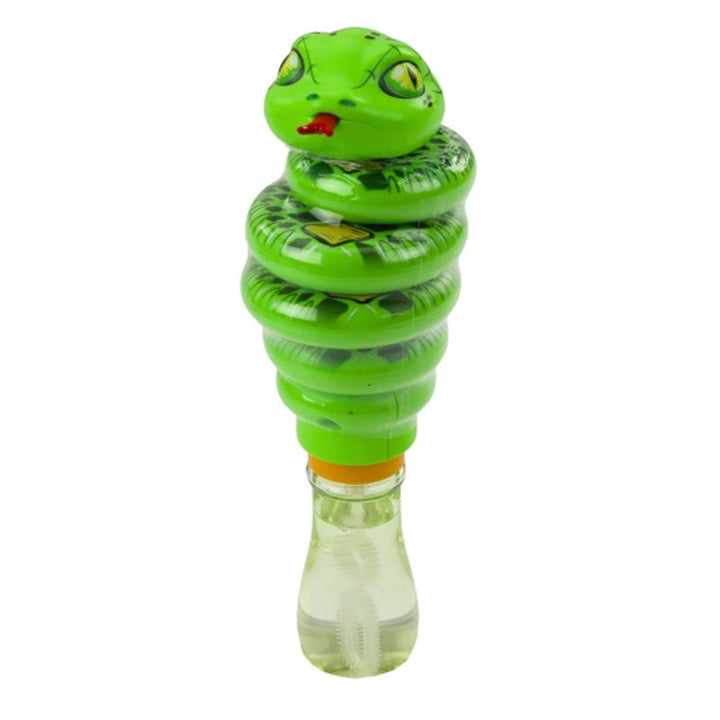 נחש בועות סבון עומד המחובר למיכל נוזל בועות שקוף, הממחיש את מבנה הצעצוע המסתובב.