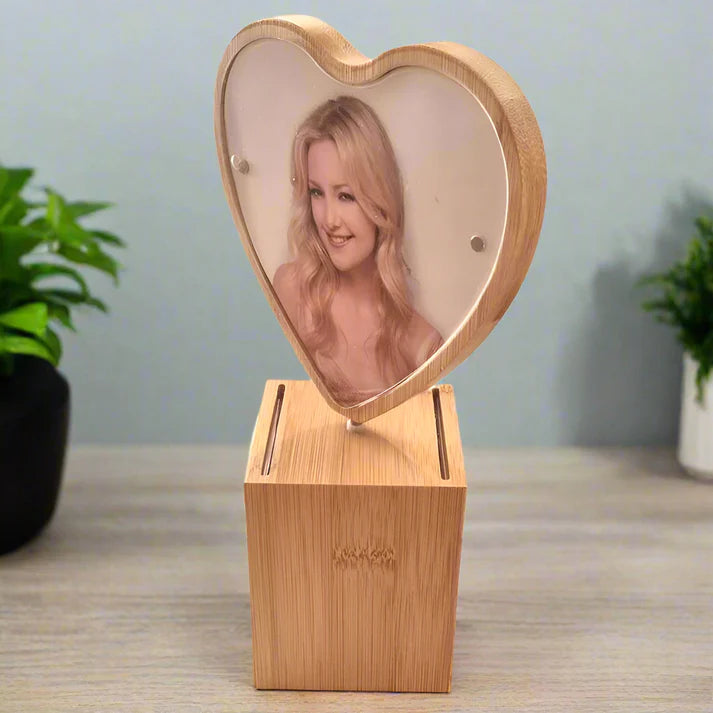 מסגרת לתמונה מסתובבת - לב