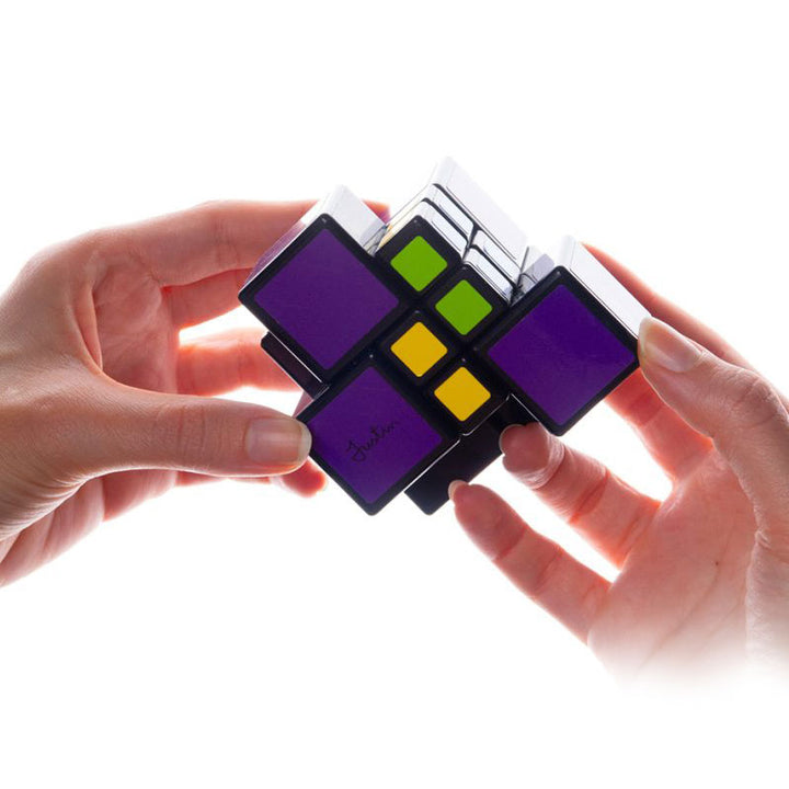 משחק חשיבה קובייה בתוך קובייה