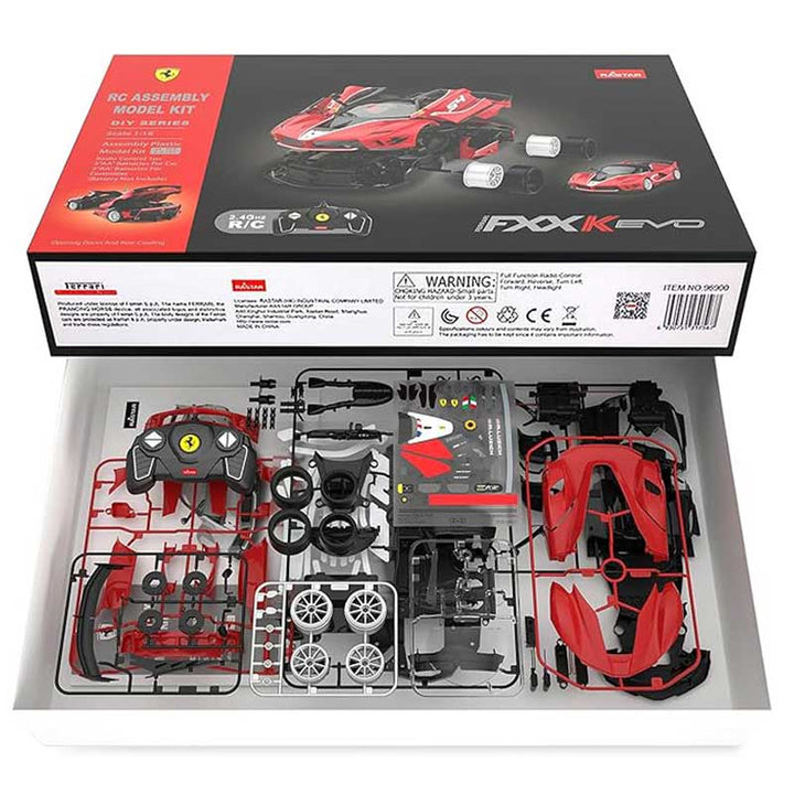 מכונית Ferrari FXXK Evo עם שלט להרכבה עצמית