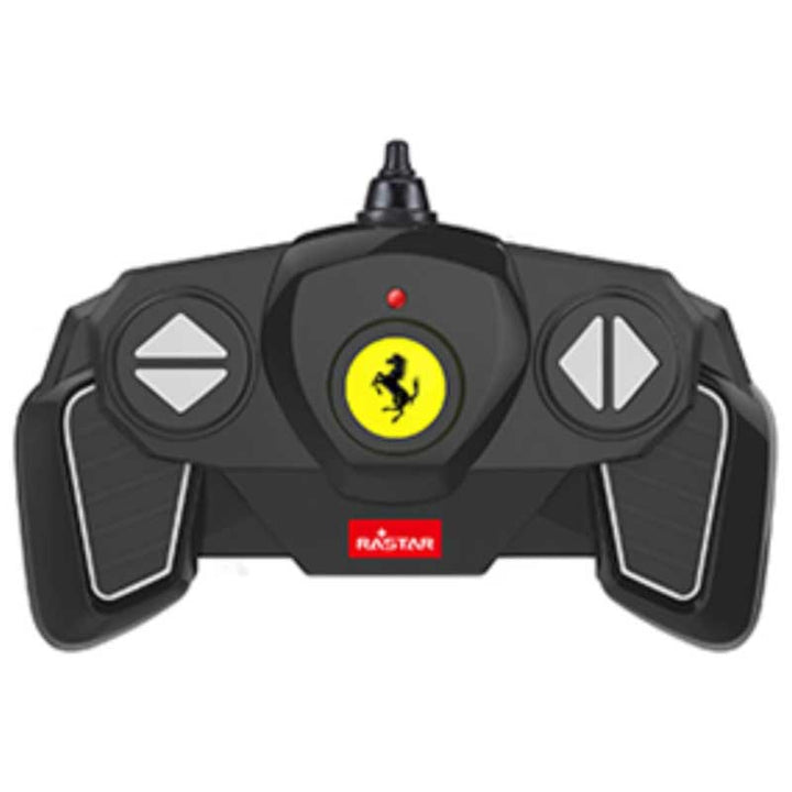 מכונית Ferrari FXXK Evo עם שלט להרכבה עצמית
