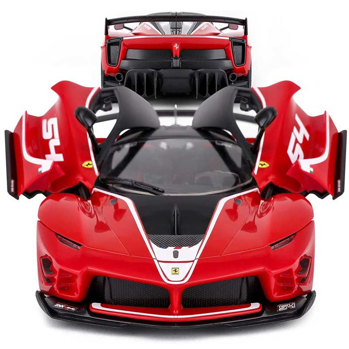 מכונית Ferrari FXXK Evo עם שלט להרכבה עצמית