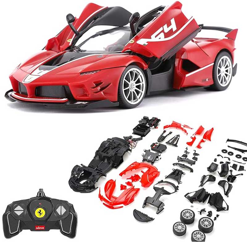 מכונית Ferrari FXXK Evo עם שלט להרכבה עצמית