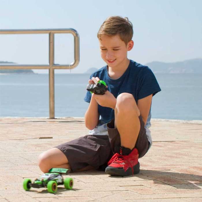 מכונית על שלט לילדים