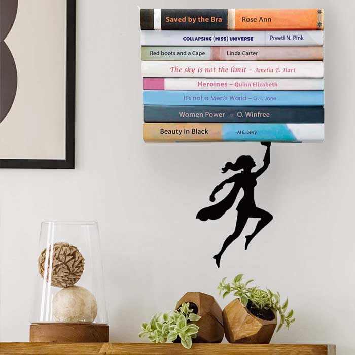 מדף ספרים מרחף גיבורת על wondershelf